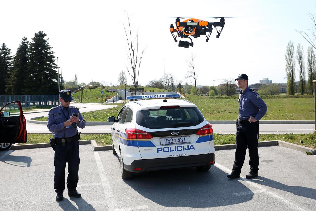 Vatrogasci i HGSS s dronovima nadgledavaju javne površine na kojima bi se mogli okupljati građani