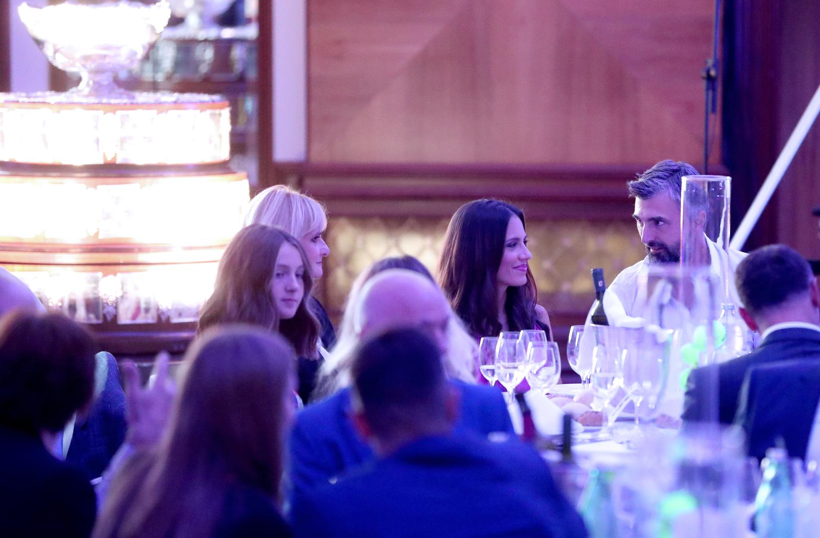 Noć hrvatskog tenisa imala je posebnu humanu notu, jer je sav prihod od donacija namijenjen fondu za razvoj mladih tenisača i tenisačica.