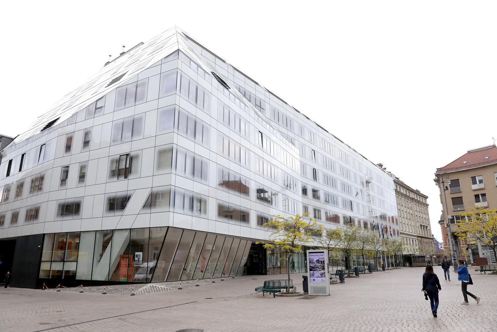 Cijene nekretnina u Zagrebu posljednjih godina bilježe snažan rast, a među najskupljim stambenim adresama svakako je Ban Centar, smješten u samom srcu grada.