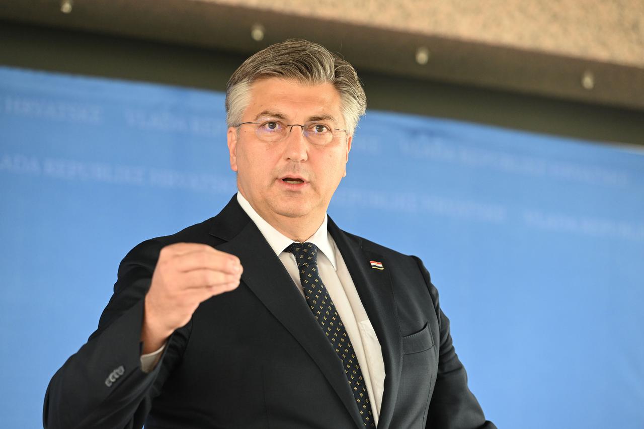 Zagreb: Andrej Plenković obratio se medijima nakon predstavljanja javnog poziva za unapređenje škola