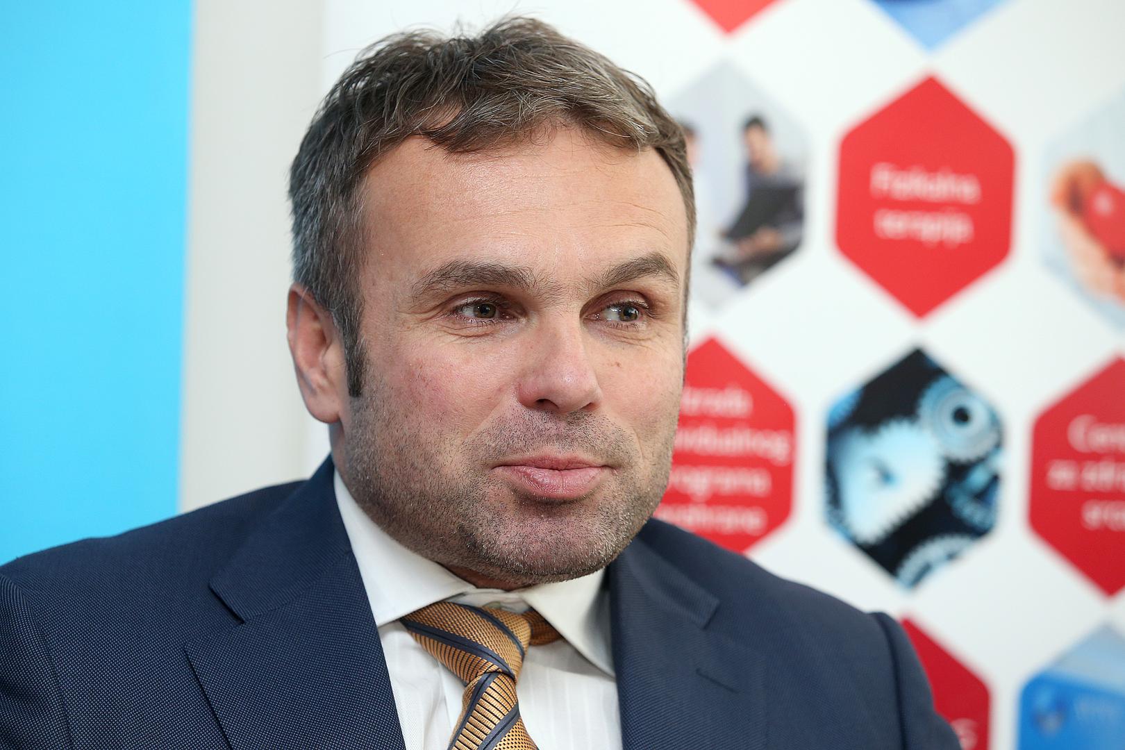 Dok su se sportaši borili na stazama, izvučeni milijuni navodno su se trošili na nezamisliv luksuz. Istraga je otkrila da je dio novca, oko 1,9 milijuna eura, uložen u gradnju Pavlekove vile na Ibizi.