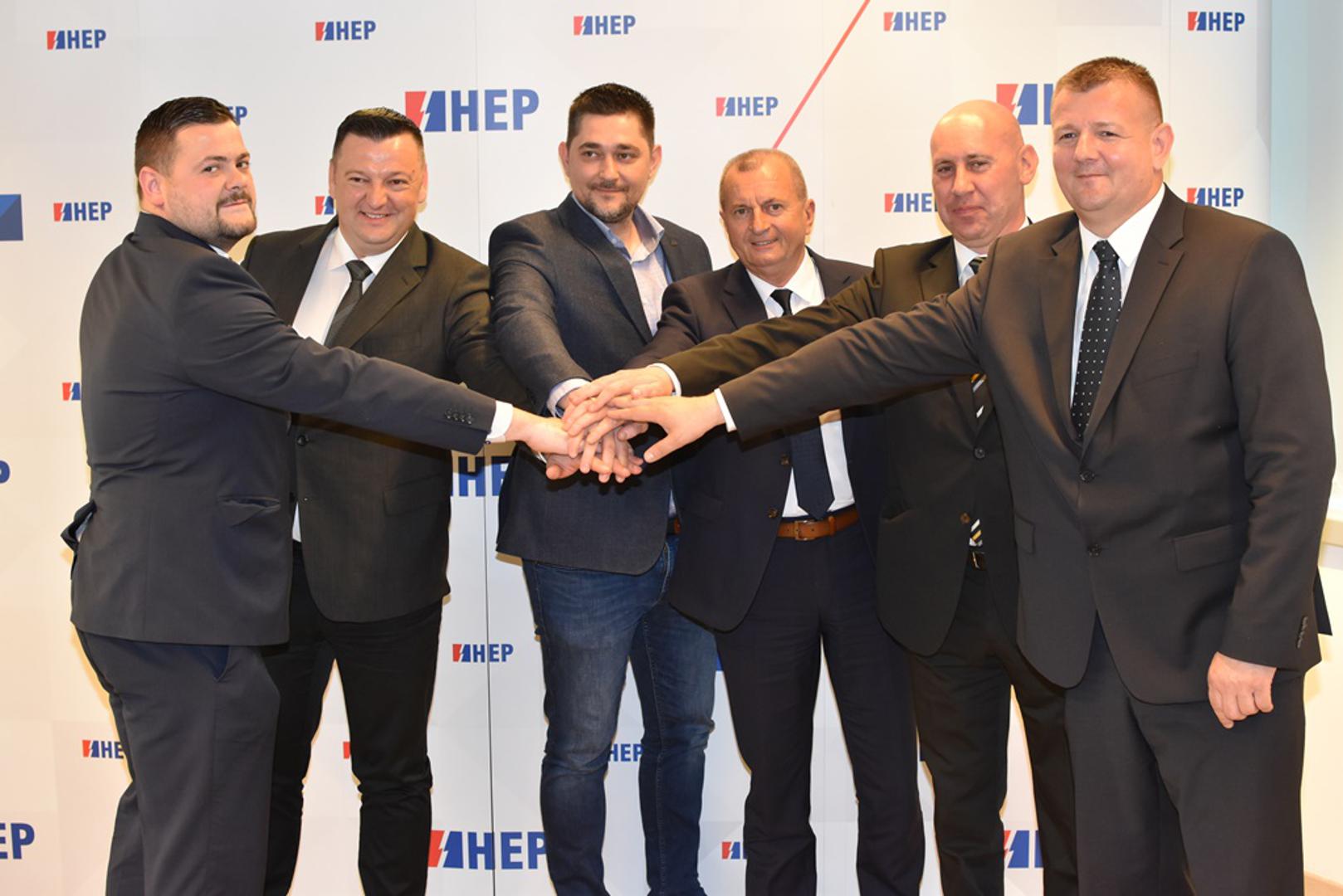 Potpisnici ugovora o kupoprodaji poslovnih udjela u društvu Plin Vtc