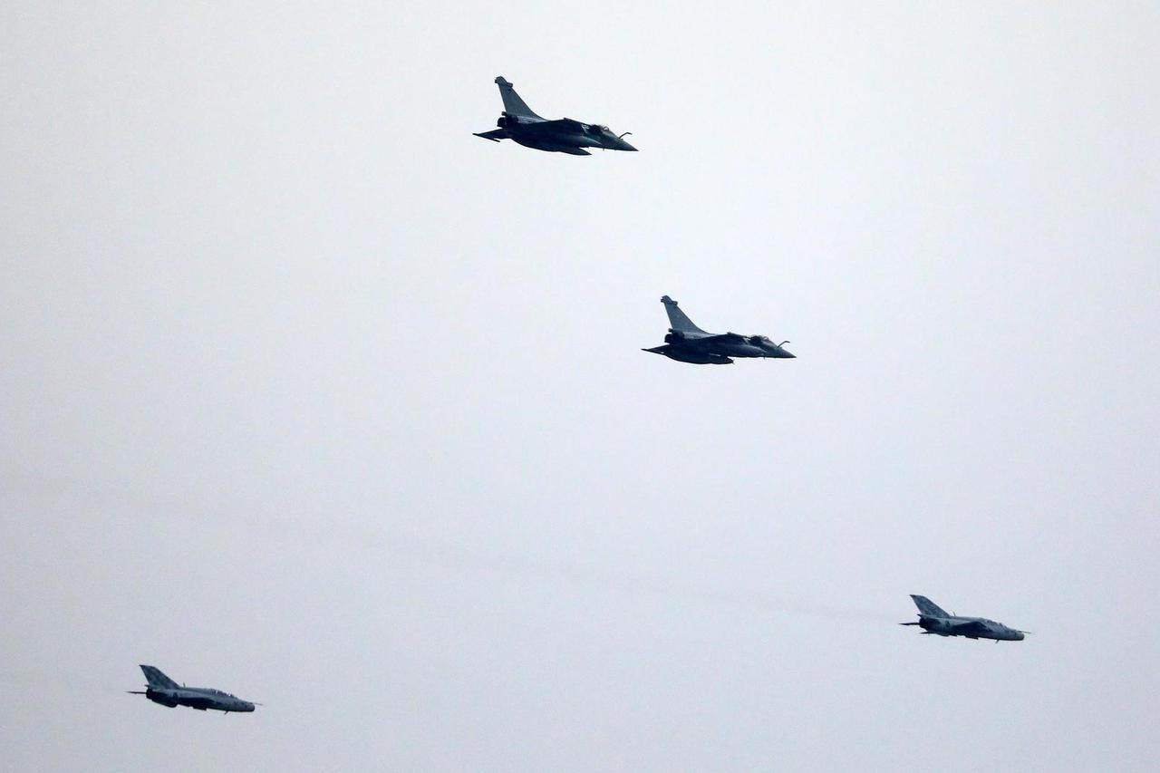 U sklopu zajedničkih vojnih vježbi Hrvatske i Francuske MiG-ovi presreli Rafale te ih otpratili do do Zračne luke "Franjo Tuđman"