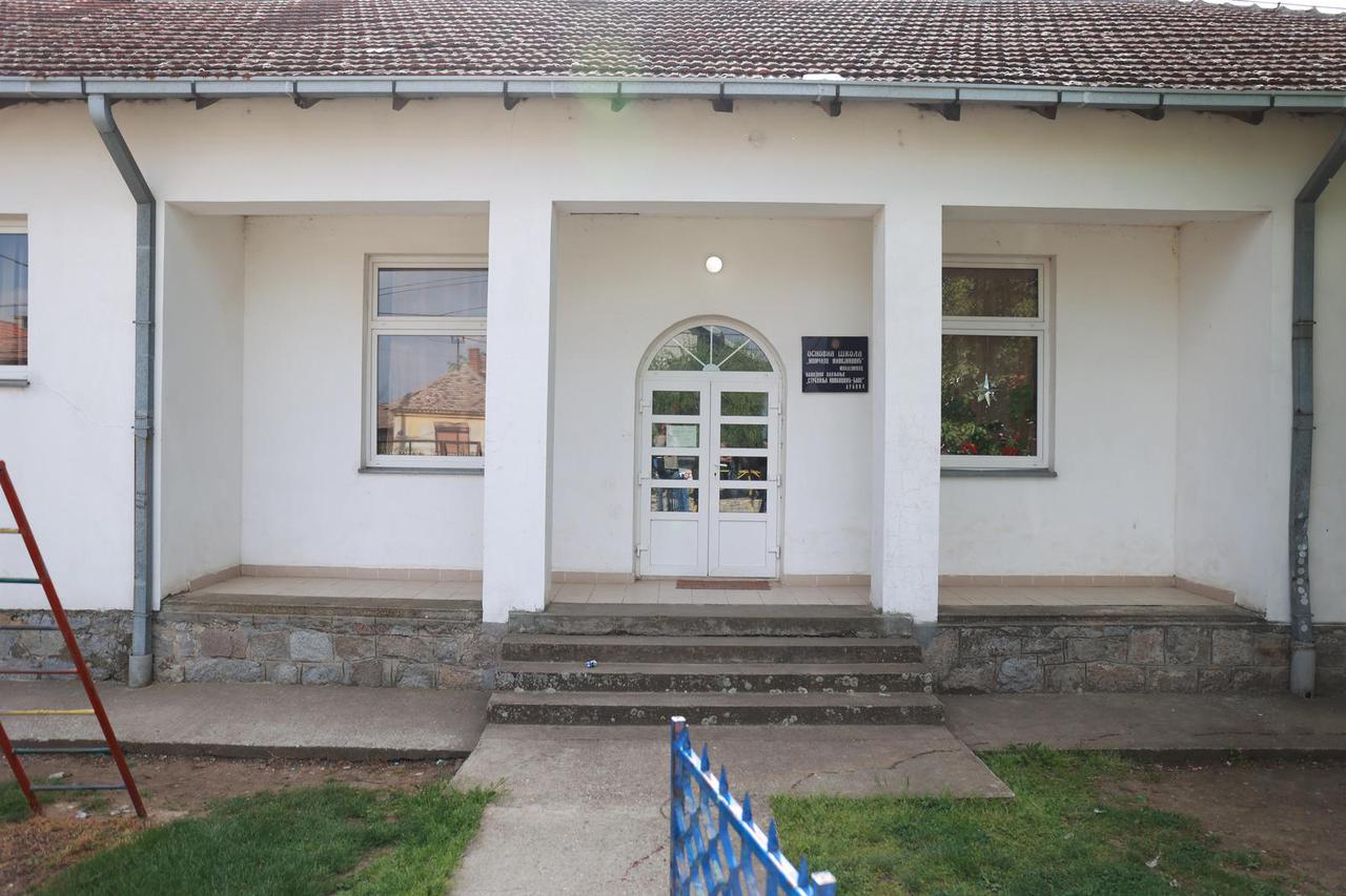 Dubona: Škola i tragovi krvi gdje je mladić pucao i ubio nekoliko osoba