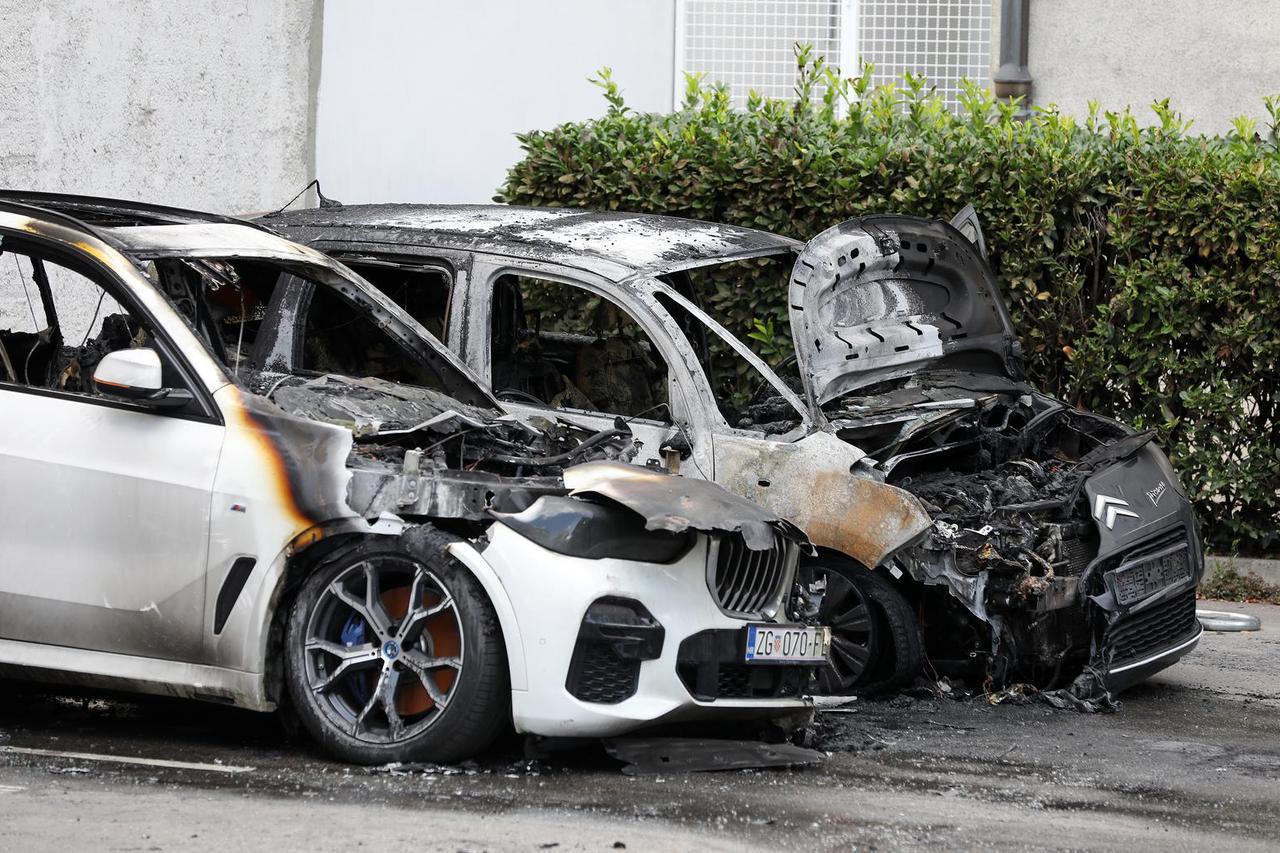 Zagreb: U Fijanovoj ulici zapalio se automobil, vatra se proširila na još jedno vozilo