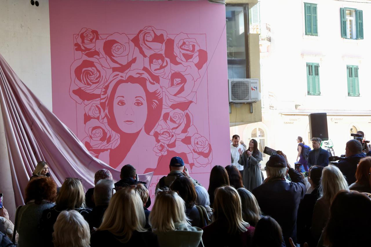 Split: Otkriven mural Zdravki Krstulović kod HNK.