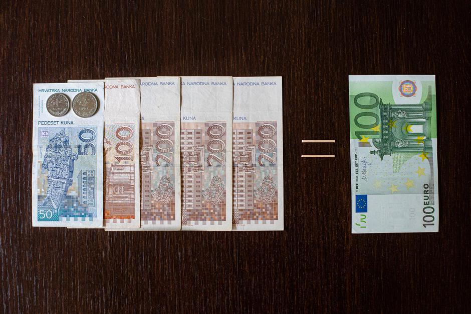 Zagreb:  Ilustracija mijenjanja kuna u eure