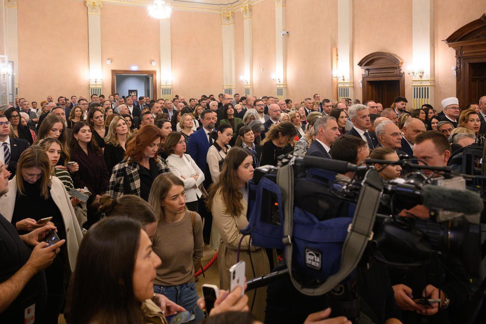Među uzvanicima na svečanom otvorenju bili su premijer Andrej Plenković, zagrebački gradonačelnik Tomislav Tomašević, bivša predsjednica Republike Kolinda Grabar-Kitarović te ministrica kulture i medija Nina Obuljen Koržinek.



