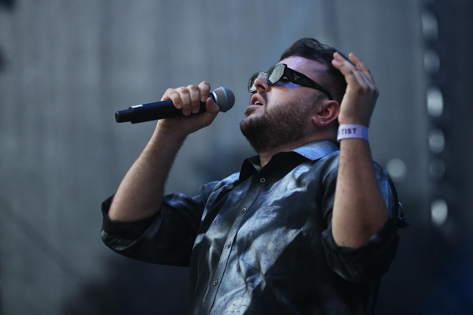 Pretpostavlja se da bi razlog Maajkine medijske ilegale mogao biti povezan s anksioznim napadima o kojima je progovorio krajem prošle godine.