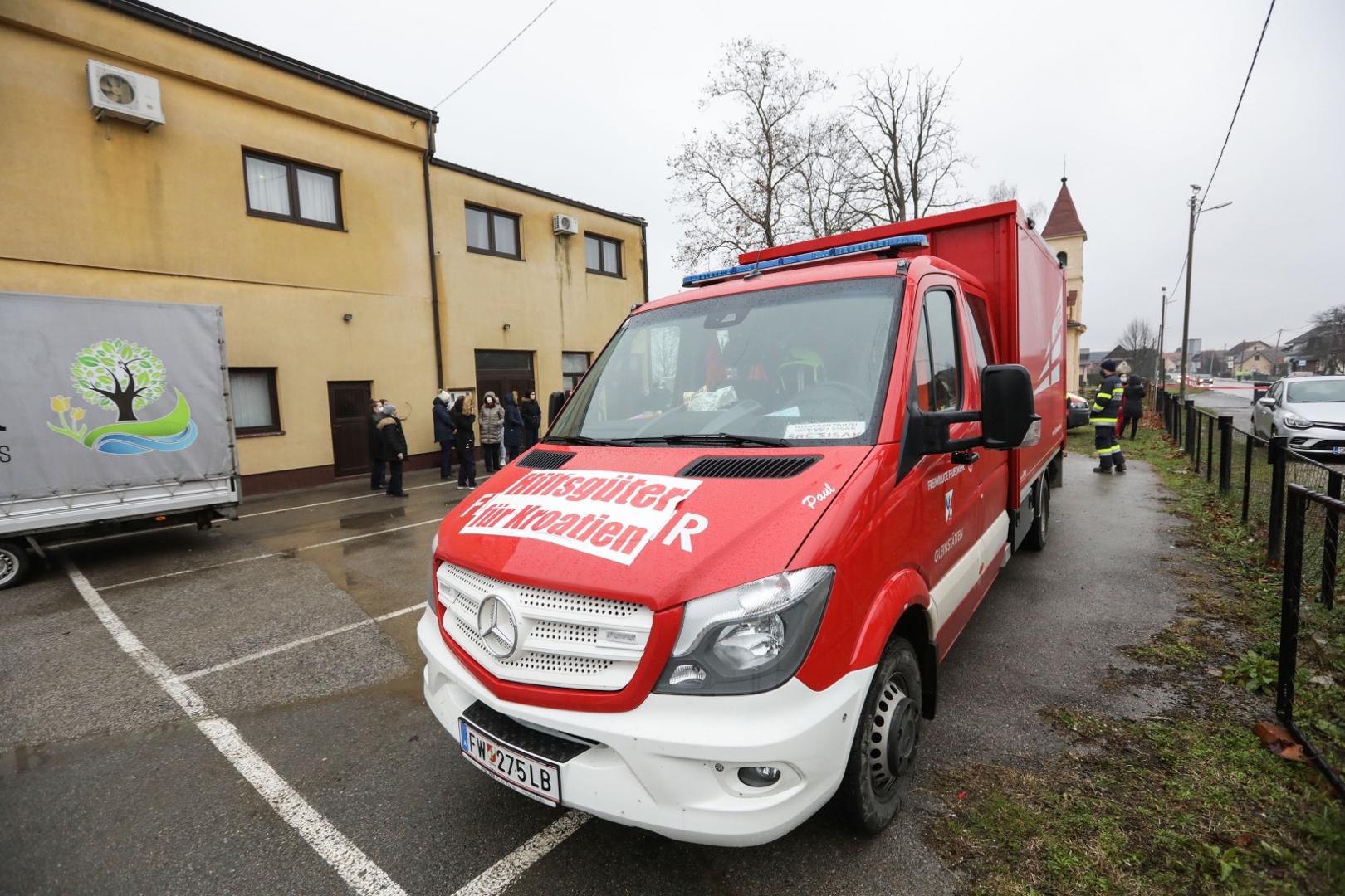 08.01.2021., Sisak - U skladiste Agro simpa stigao je austrijski konvoj kamiona s pomoci za potresom pogodjena podrucja u Sisacko-moslavackoj zupaniji. Photo: Robert Anic/PIXSELL