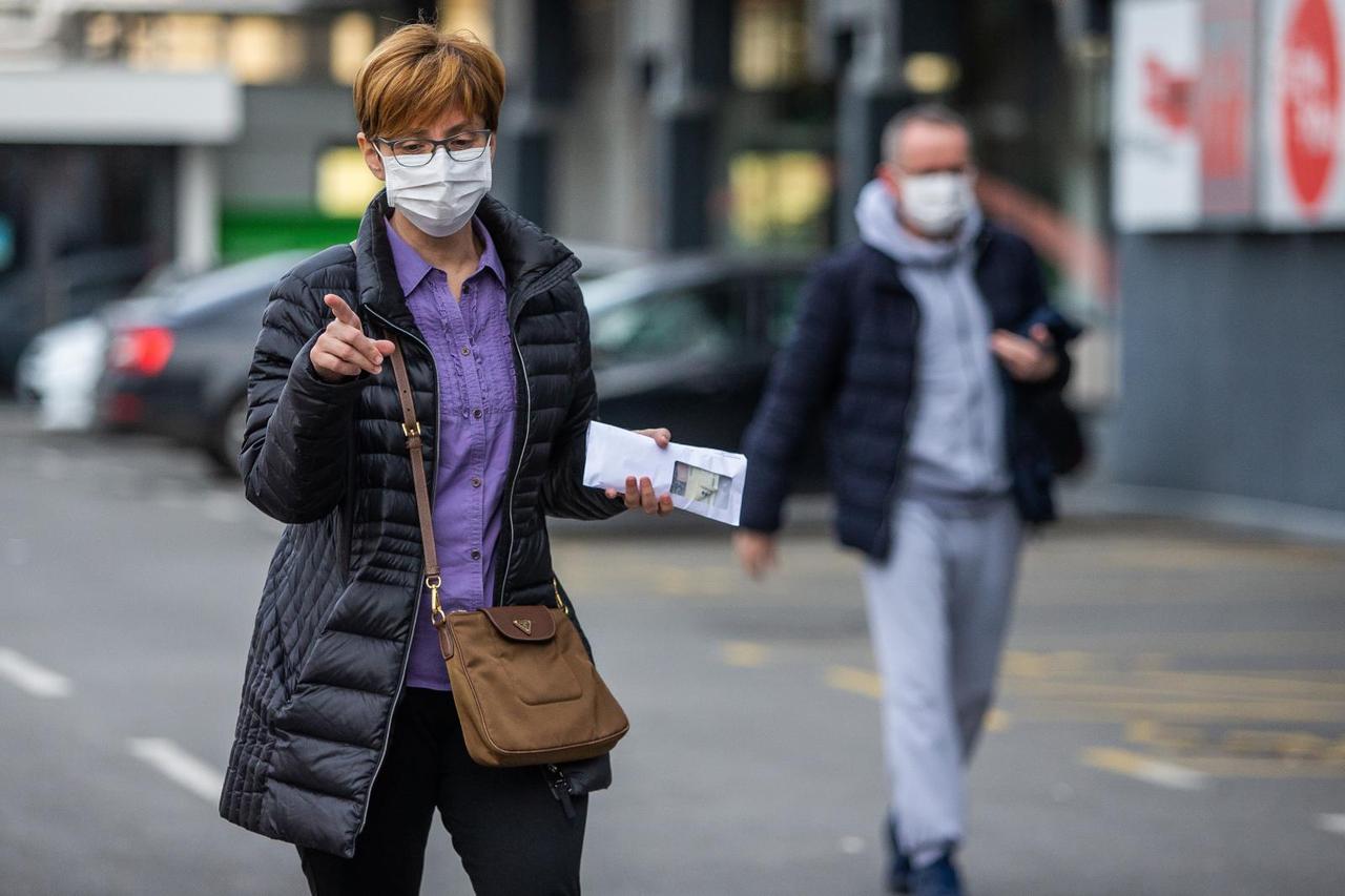 Na osječkim ulica osjetno manje ljudi zbog straha zaraze koronavirusom