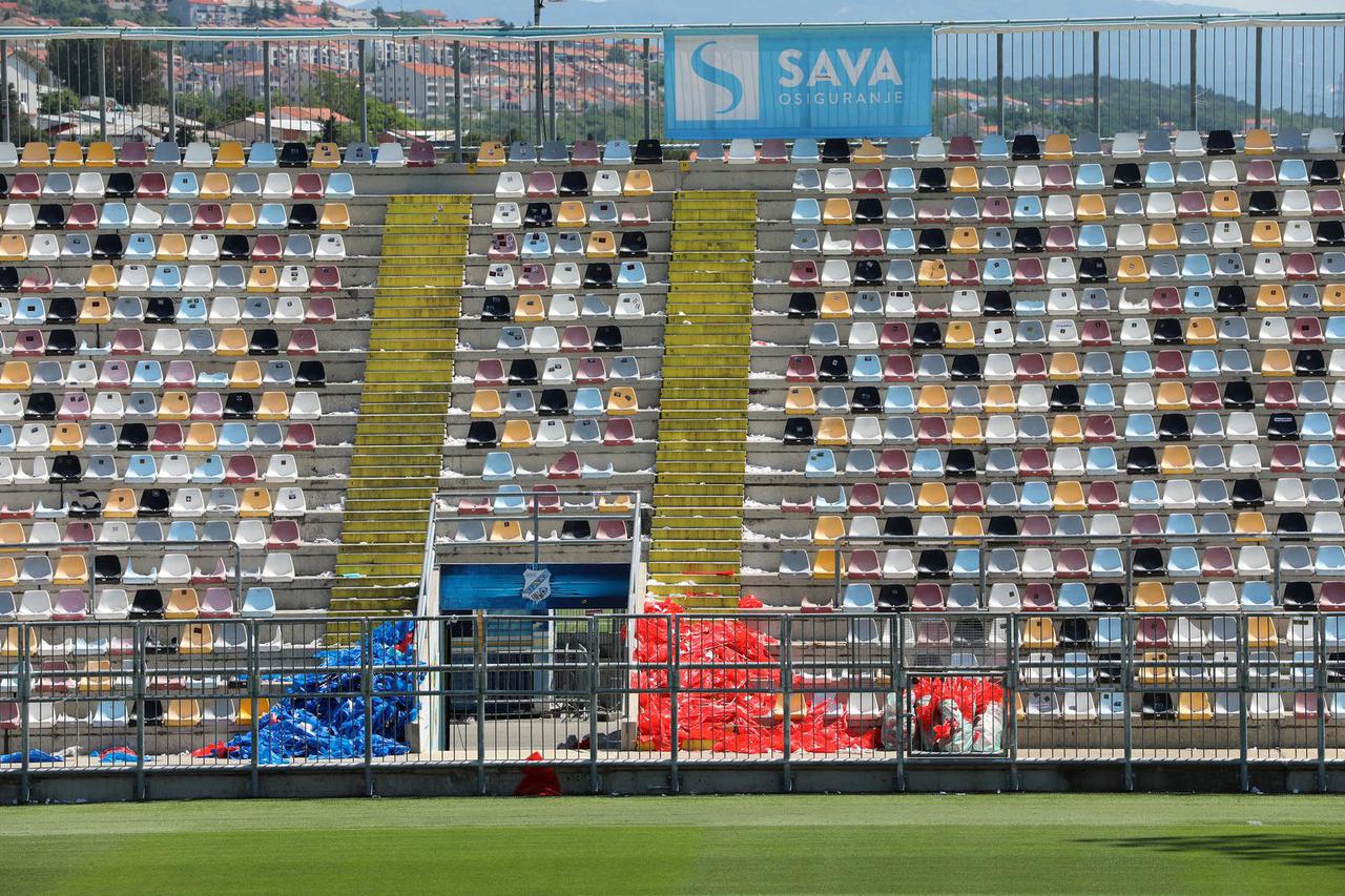 Rijeka: Uništene sjedalice stadiona HNK Rijeka