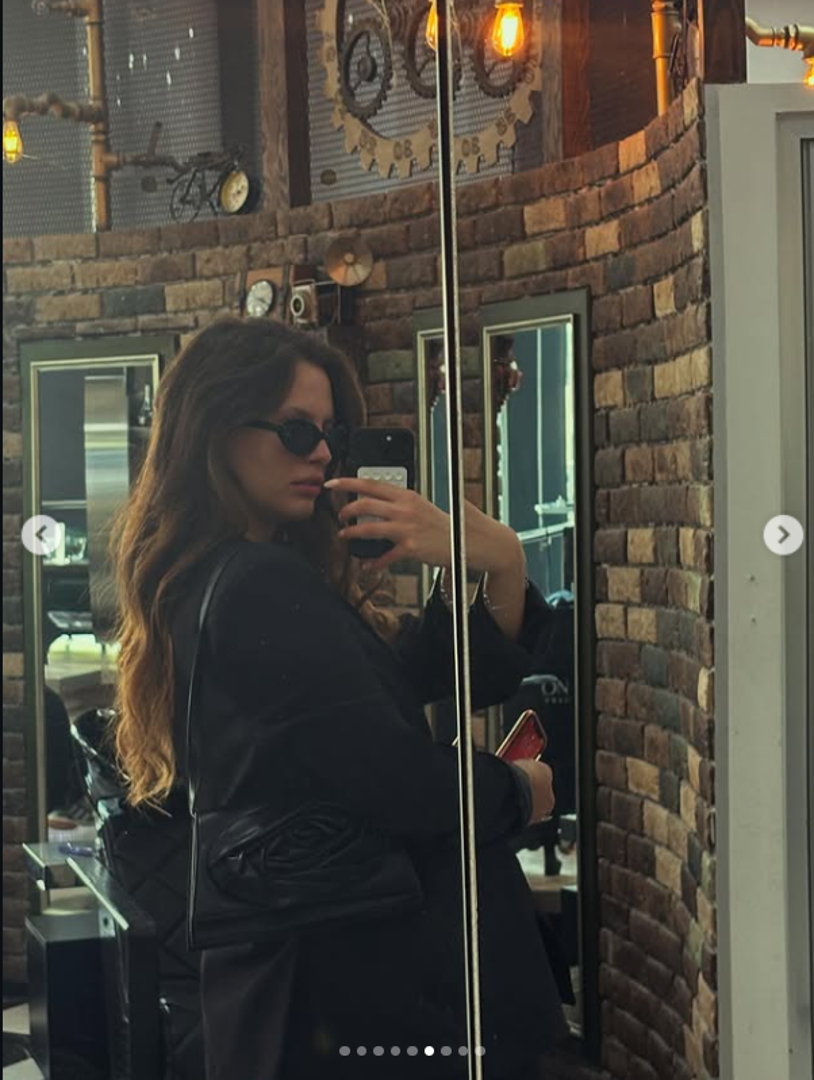 Iako je u finalu showa upravo ona dobila posljednju ružu od Šime Eleza, njihov je odnos zahladio odmah po završetku snimanja, nakon čega je Slovenka javno otkrila kako je prekinula svaku komunikaciju sa Splićaninom.