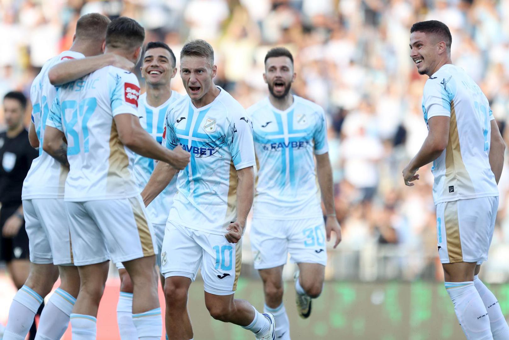 Sve je započelo s očekivanjem da će Dinamo dominirati i to su pokazali pri otvaranju.