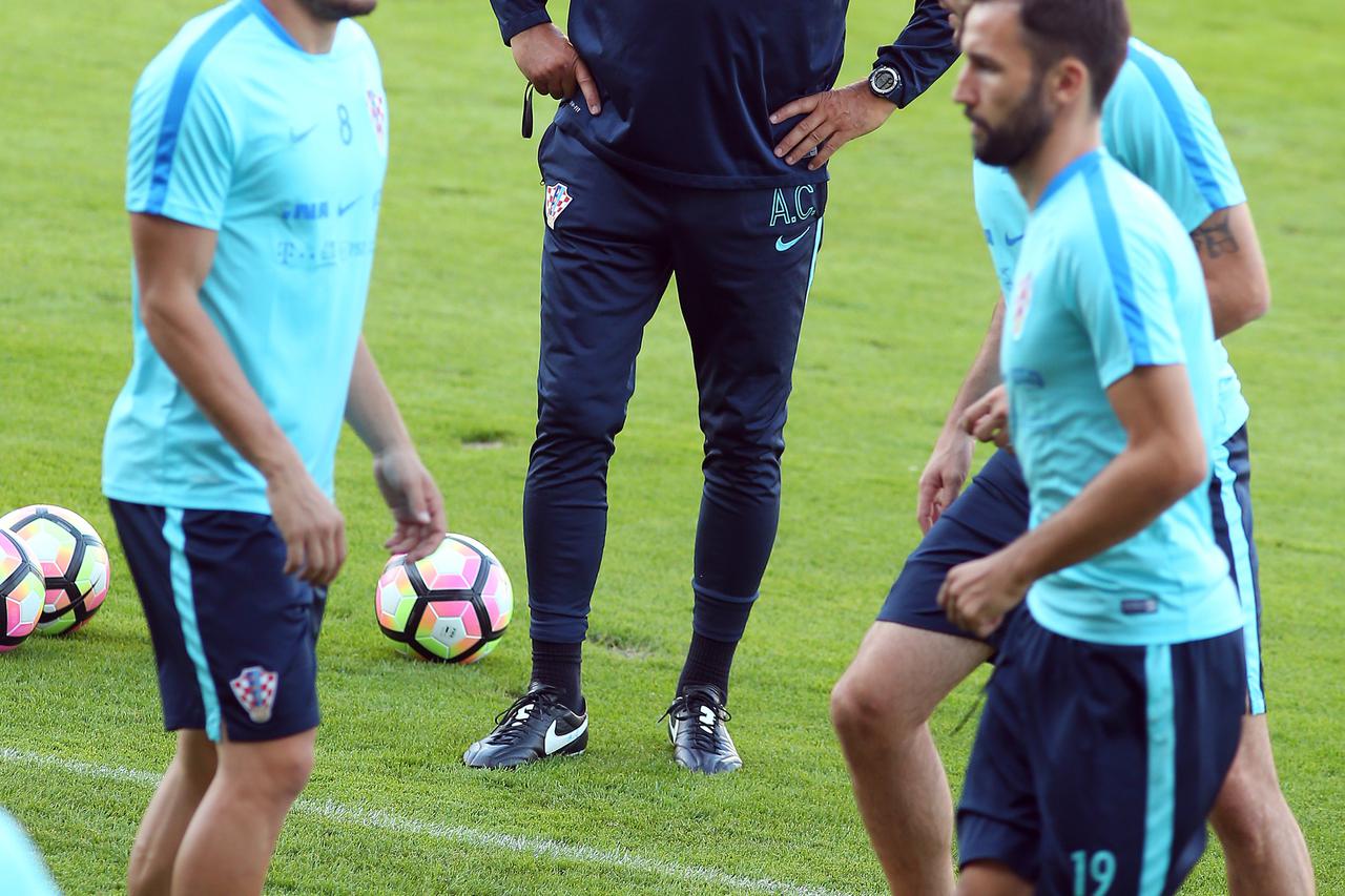 30.08.2016., Zagreb - Na terenu Hitrec Kacijan hrvatska nogometna reprezentacija odradila je drugi trening uoci kvalifikacijske utakmice za Svjetsko prvenstvo sa reprezentacijom Turske. Ante Cacic. Photo: Jurica Galoic/PIXSELL