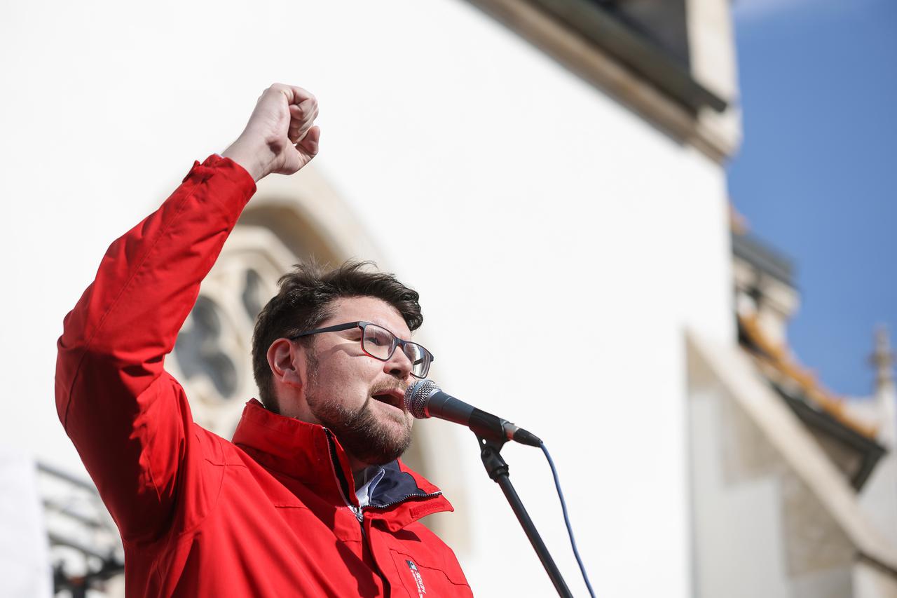 Zagreb: Govornici na prosvjedu "Dosta je! Idemo na izbore!" 