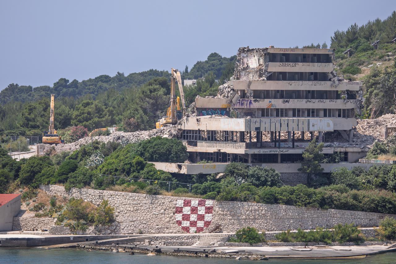 Kupari: Rušenje hotela Pelegrin