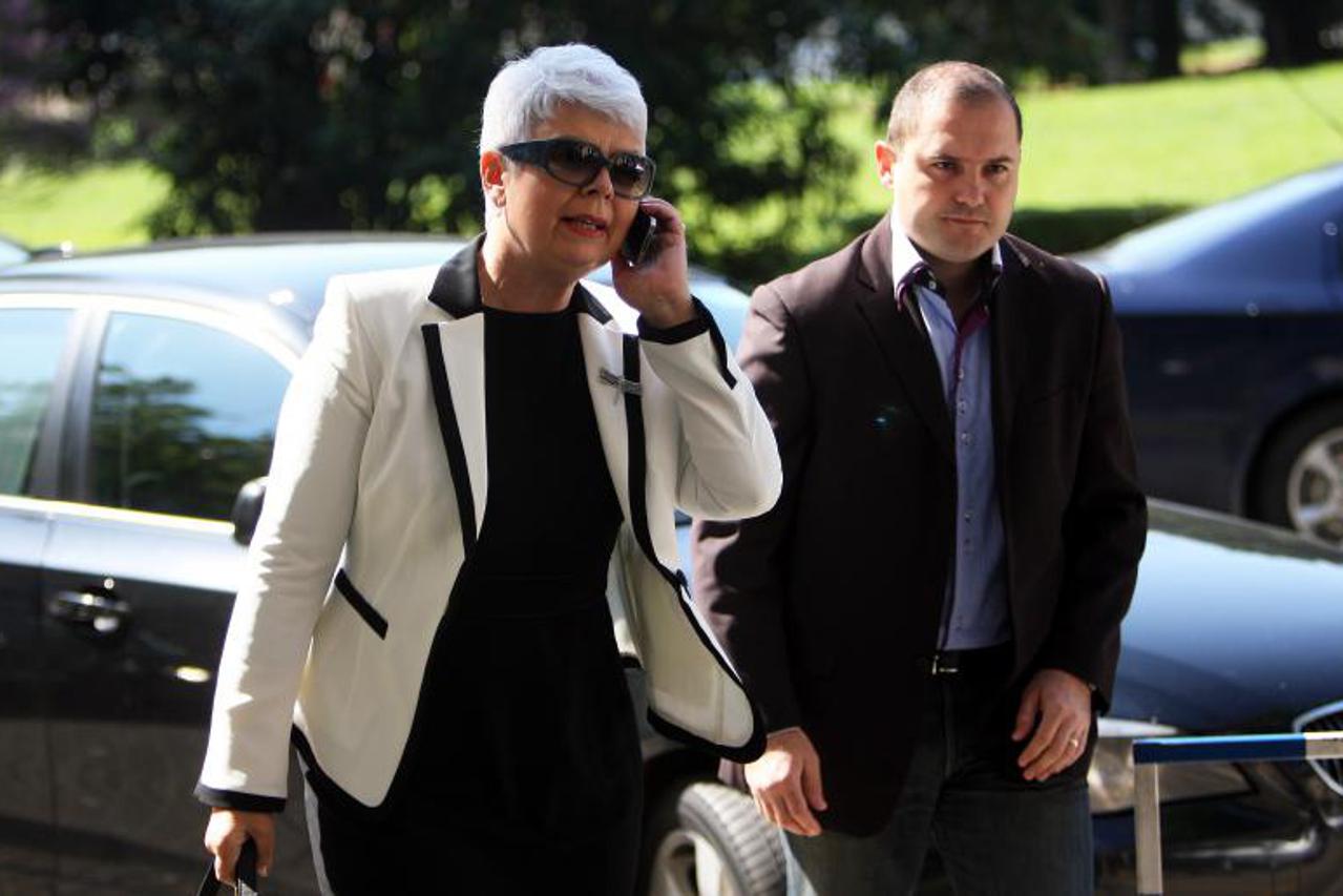 HDZ,predaja potpisa (1)