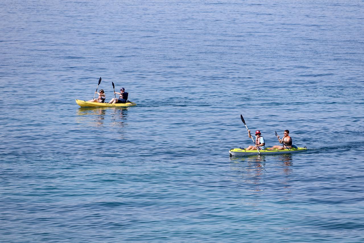 Zadar: Mirno rujansko jutro neki iskoristili za ugodnu vožnju kajacima