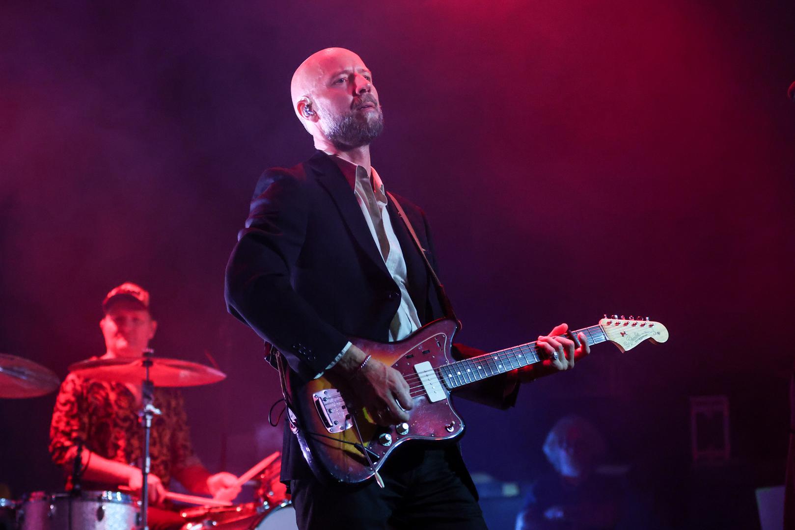 Nakon što je objavio svoja posljednja dva albuma, "On an Island" (2024.) i potpuno novi "Dancing Headlights" (2025.), Høyem je još jednom potvrdio svoje mjesto kao jedan od najvažnijih glasova u nordijskoj glazbi. Njegove pjesme hvaljene su zbog svoje sirove, melankolične i evokativne ljepote u prostranim sjevernim regijama njegove domovine, a njegovi koncerti su jednako intenzivni koliko i nezaboravni, napisali su iz Boogalooa
