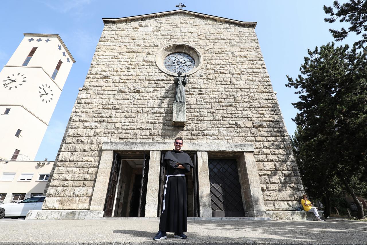 Zagreb: Reportaža o Duhovno-duhovitim večerima, susretima za mlade koji se održavaju četvrtkom u crkvi sv. Antuna na Sv. Duhu