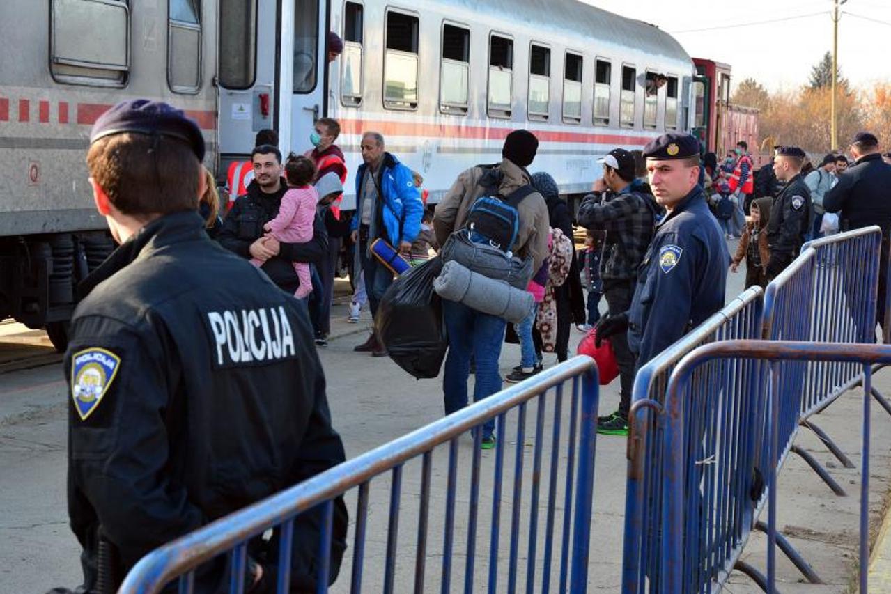 Migranti u vlaku u Slavonskom Brodu 