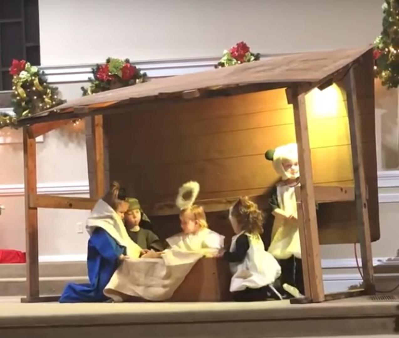 Naime, djeca su sudjelovala u prikazu jaslica. Bili su tu Josip, Marija, mali Isus.. 