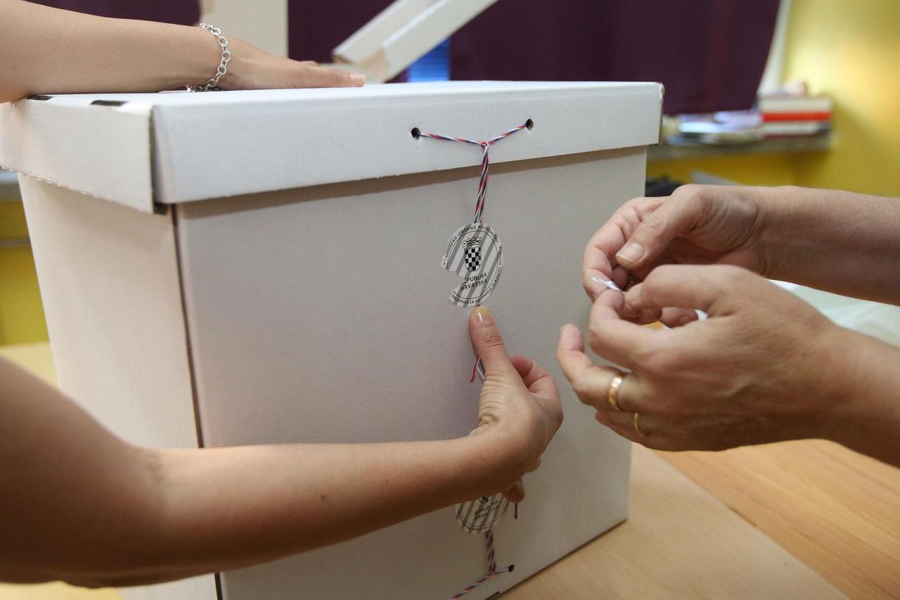 Otvorena birališta u Republici Hrvatskoj za parlamentarne izbore