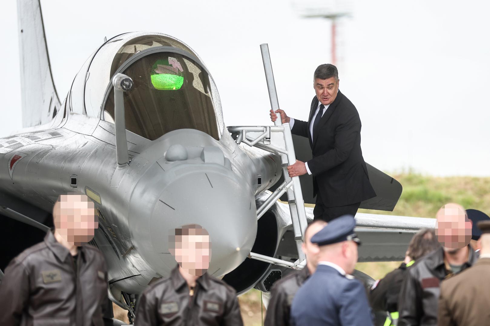 Milanović je često govorio protiv kupnje, govoreći da su se na njih "potrošile astronomske cifre", ali i da su oni "skupocjena cipela, ali druga noga je još u opanku"