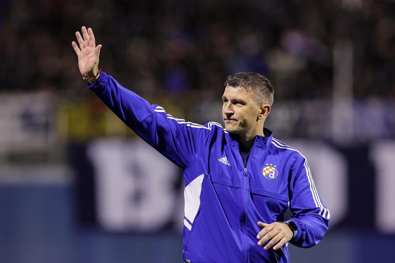 Nogometaši Dinama s navijačima proslavili pobjedio protiv Istre