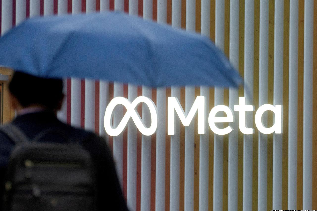 FILE PHOTO: FILE PHOTO: Logo of Meta Platforms is seen in Davos