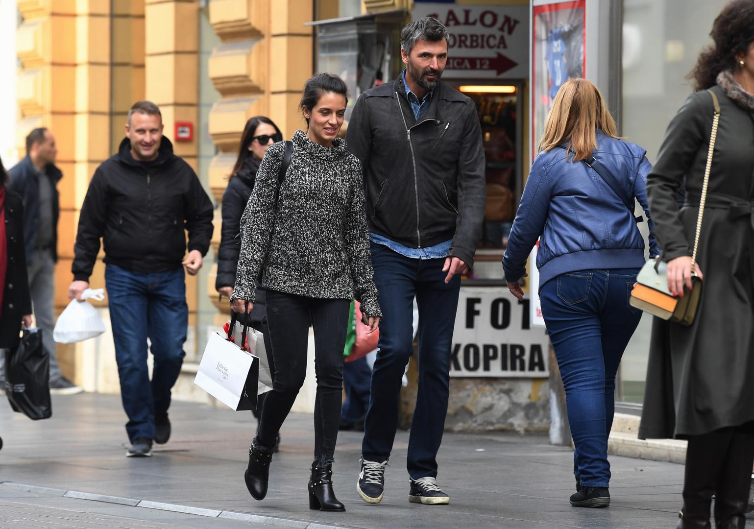 Sretni i zaljubljeni prošetali su se centrom Zagreba Nives Čanović i Goran Ivanišević. 