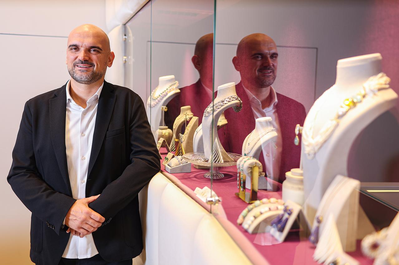 Zagreb: Prahir, prodavaonica nakita