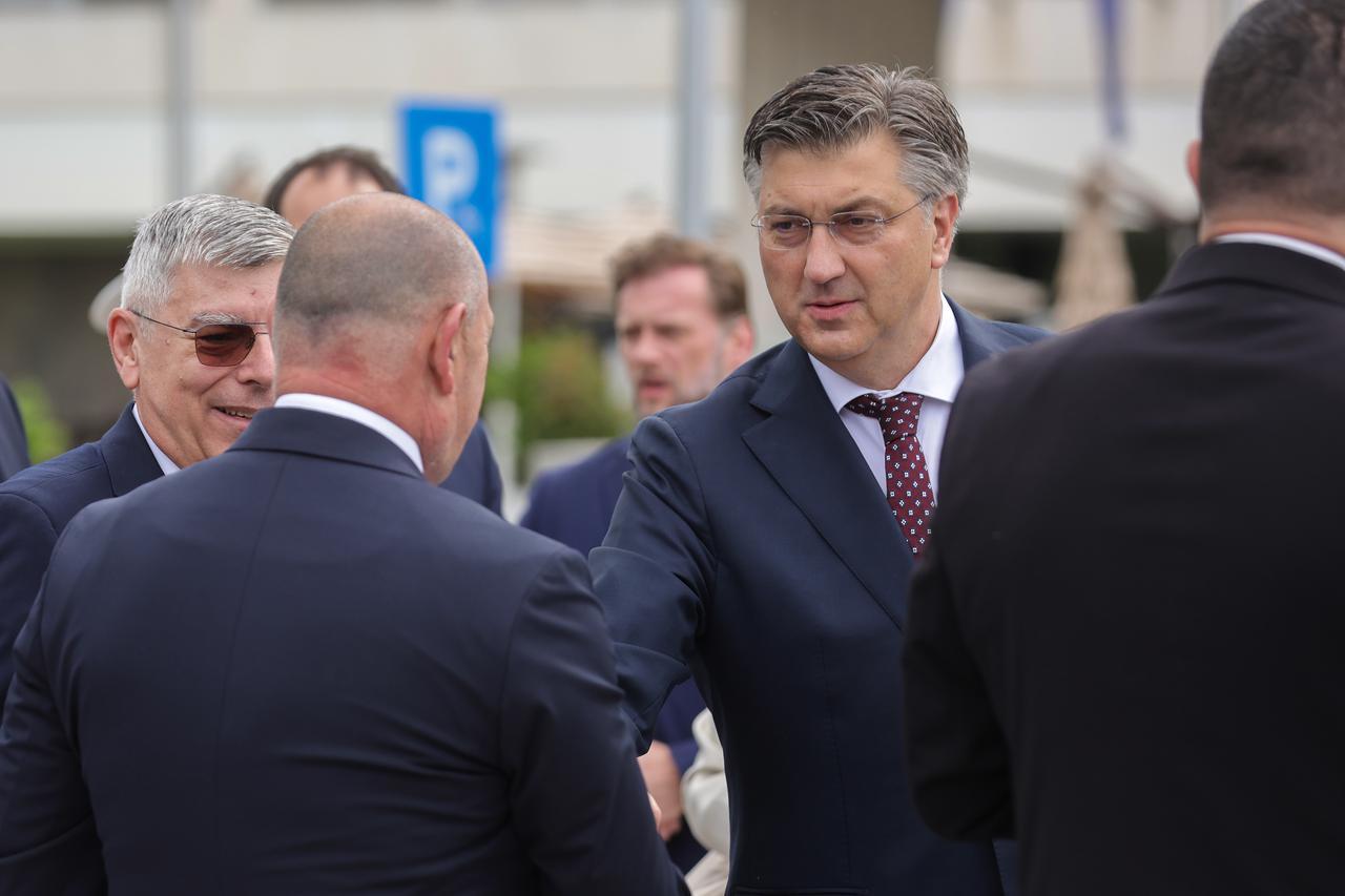 Zagreb: Povodom obilježavanja Dana državnosti Hrvatske državni vrh položio je vijence