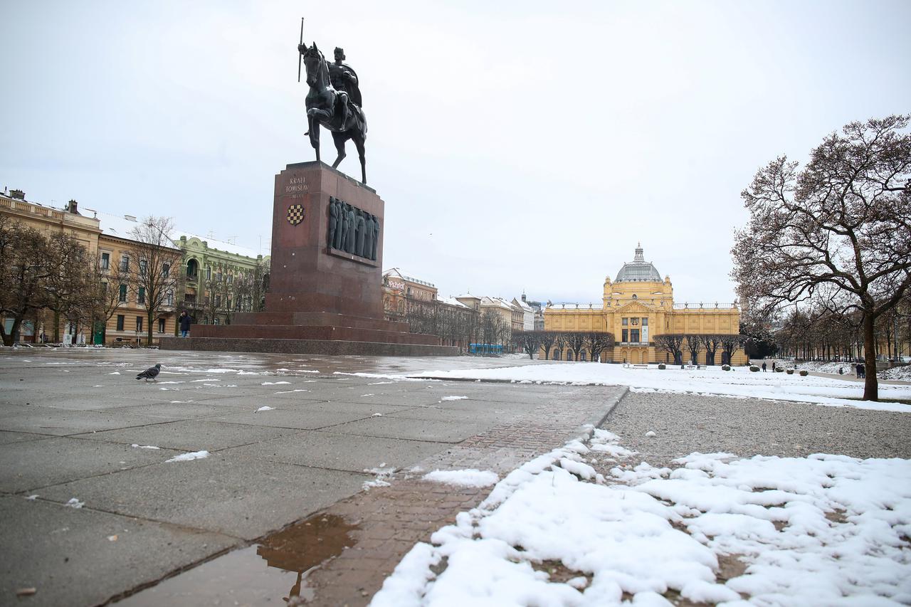 Snijeg zabijelio Zagreb