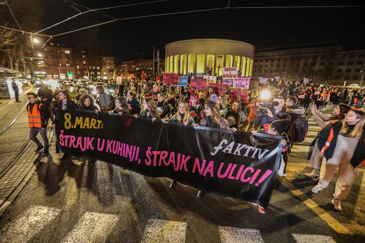 Zagreb: Povorka prošla centrom grada, tisuće ljudi na prosvjednoj povorci