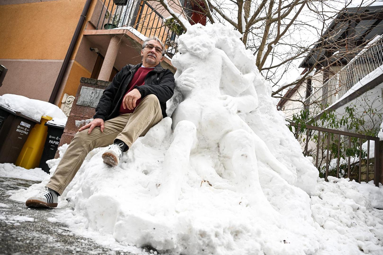 Siniša Reberski, profesor na zagrebačkoj Akademiji likovnih umjetnosti, u srijedu je oko tri sata oblikovao par koji se prepustio strastima.

