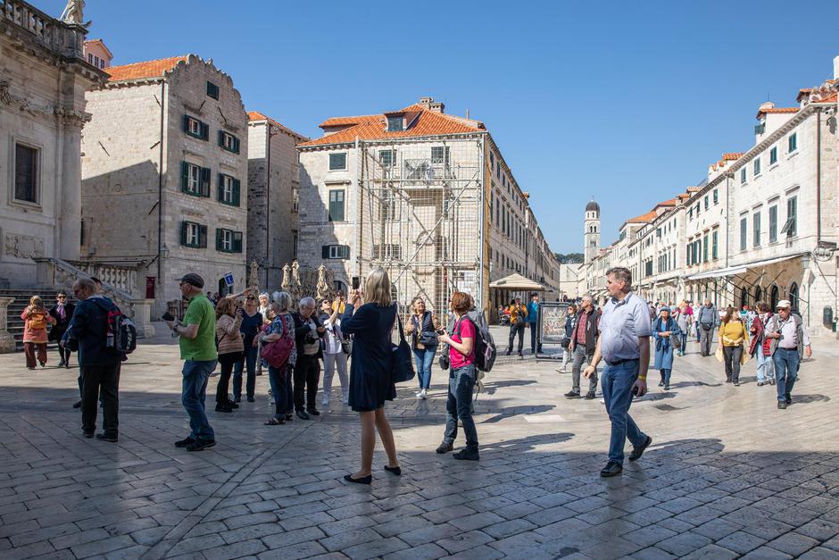 Svakim danom sve je više turista u Dubrovniku