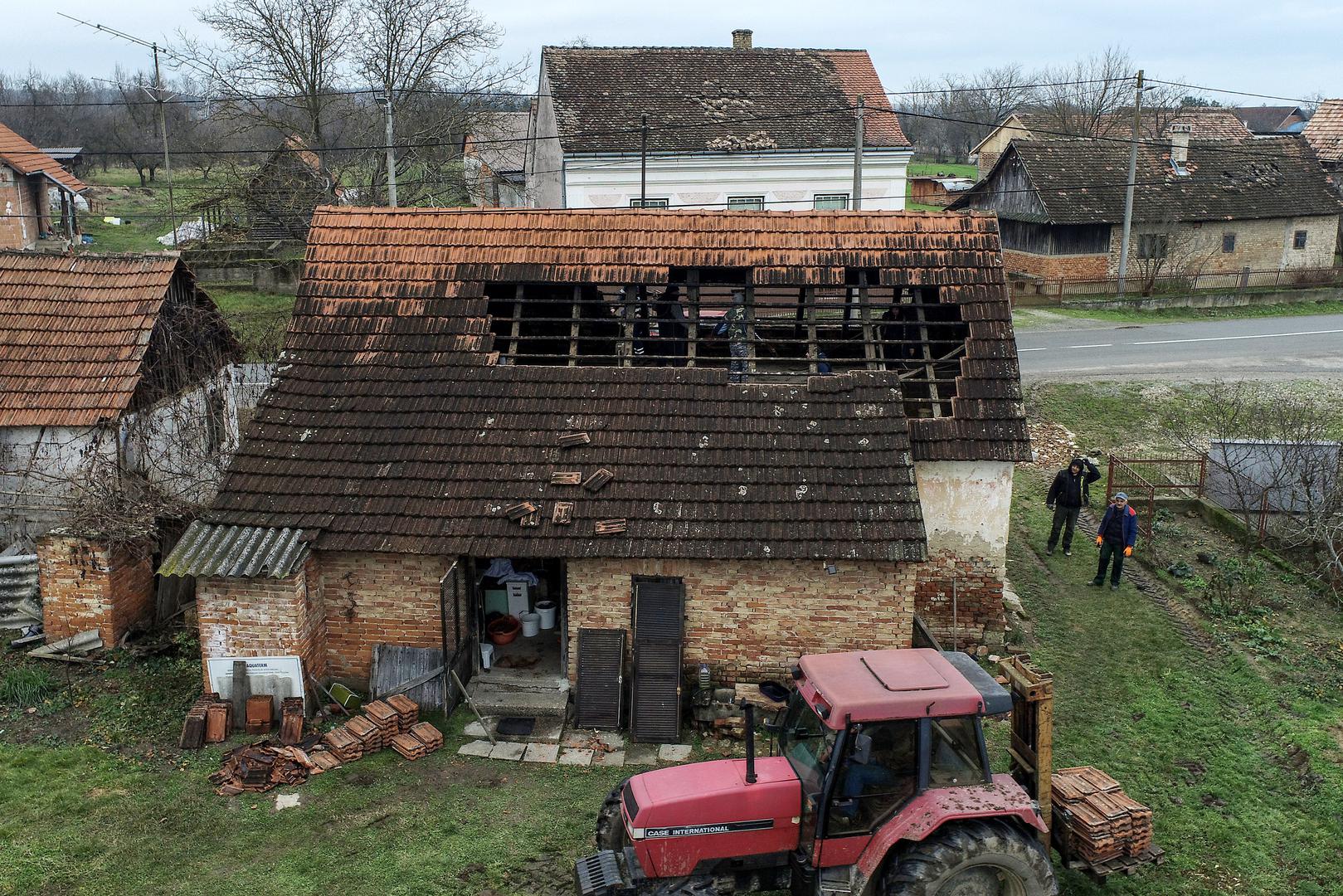 28.12.2020. Brest Pokupski - Pogled iz zraka na kuce koje su tesko stradale u potresu koji je jutros pogodio Sisak i Petrinju 

Photo: Igor Kralj/PIXSELL