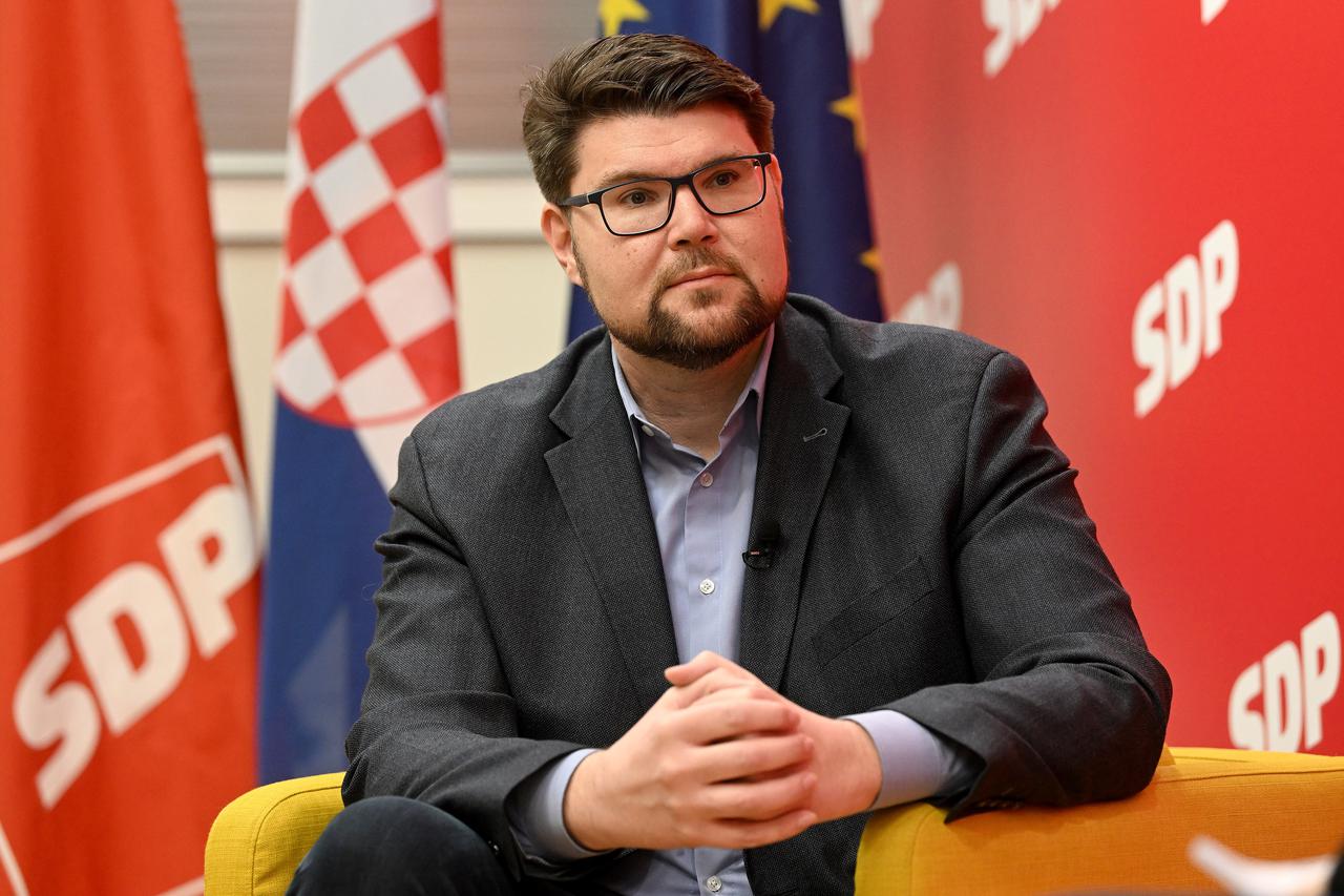 Pedja Grbin u razgovoru sa novinarkom Petrom Maretic