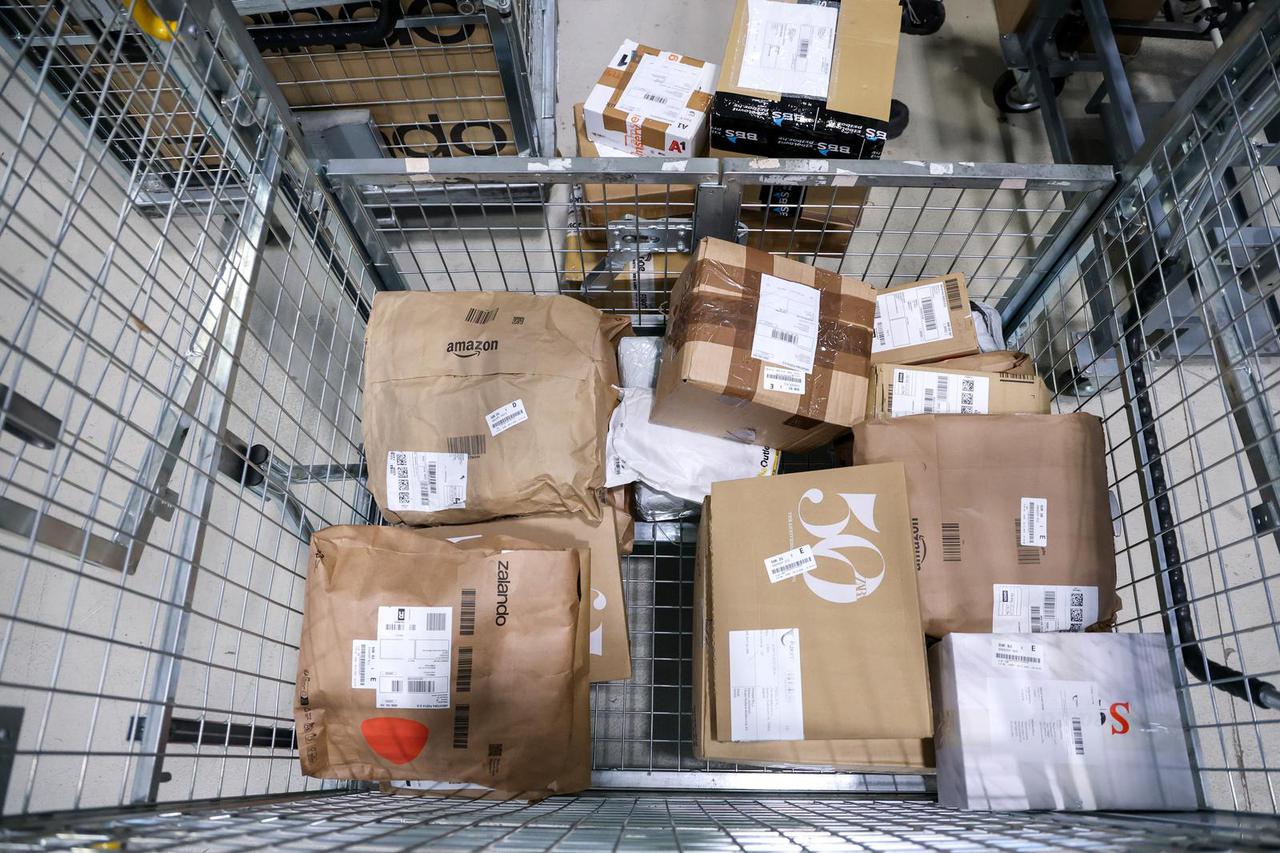 Velika Gorica: Obilazak glavne sortirnice Hrvatske pošte