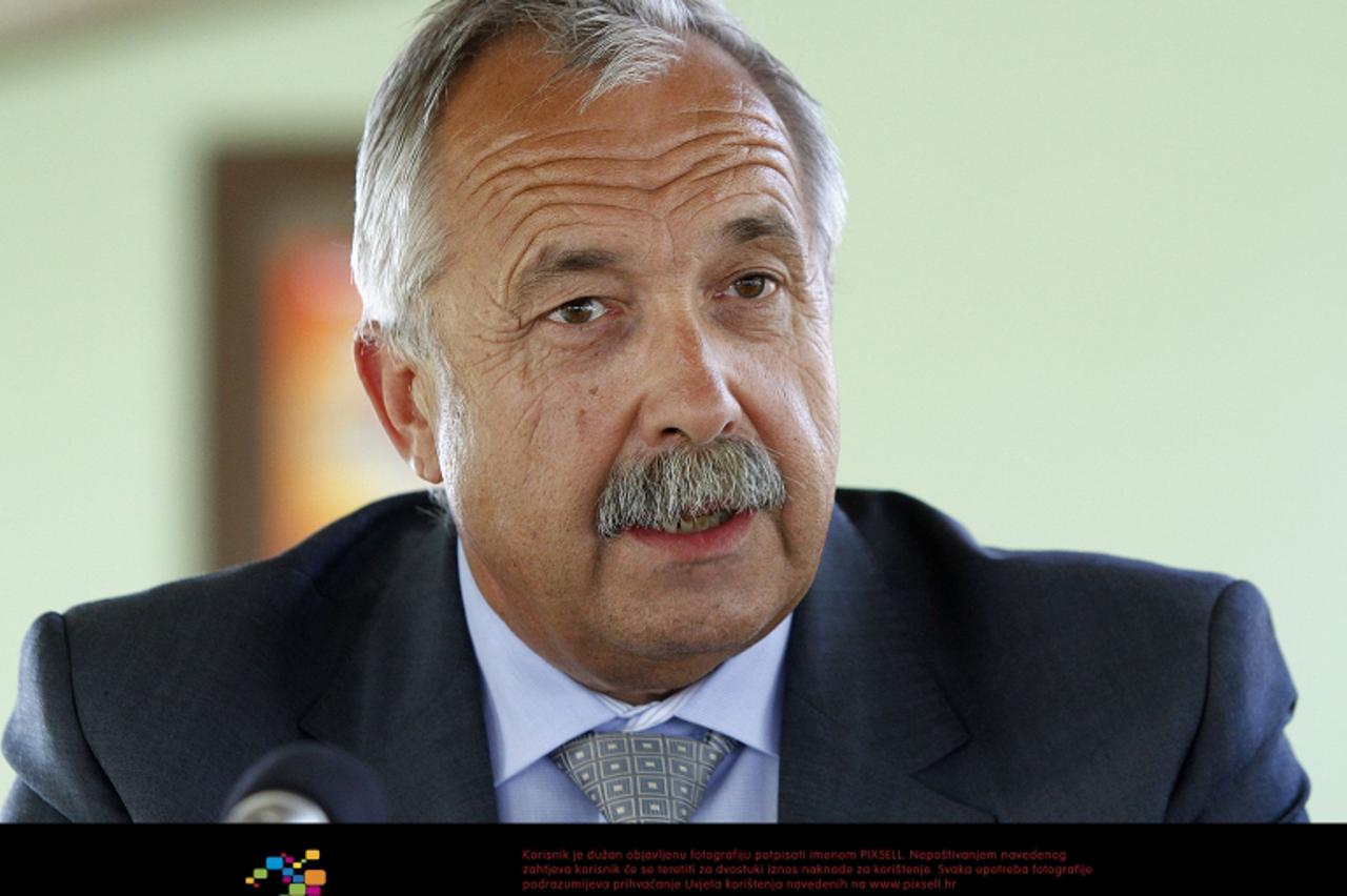 '09.07.2012., Prelog - Direktor HEP-a Zlatko Koracevic posjetio Medjimurje.  Photo: Vjeran Zganec-Rogulja/PIXSELL'