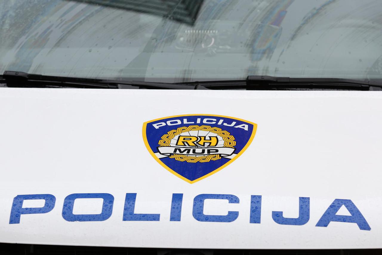 Službeni policijski automobil