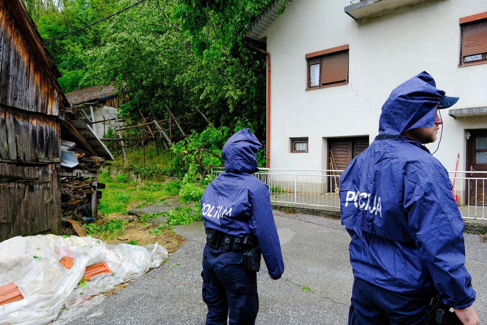 17.05.2023., Donje Jesenje - U mjestu Donje Jesenje otvorilo se kliziste koje prijeti nekolicini kuca koje su evakuirane. Photo: Slaven Branislav Babic/PIXSELL