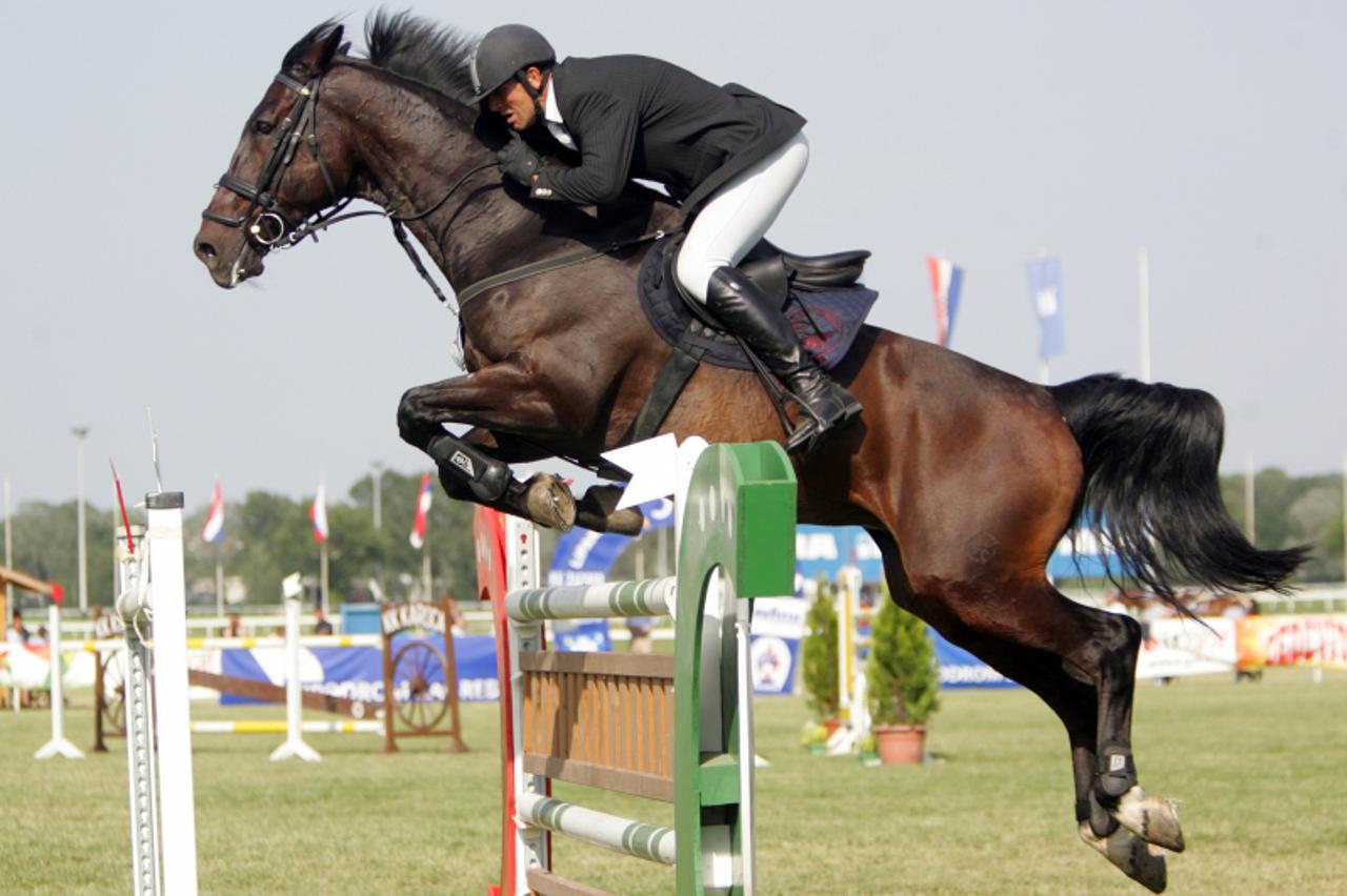 '13.06.2010., Zagreb -    Hipodrom Zagrebm  Medjunarodni lipanjski turnir-Kat:A 18 Pehar Grada Zagreba. Pobjednik turnira Denis Gugic iz konjickog kluba Karoca s konjem Up To Date. Photo: Robert Anic/