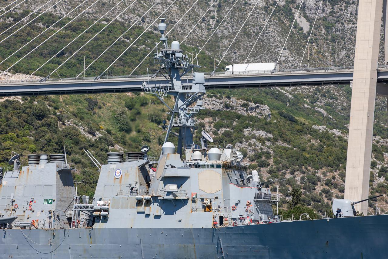 Dubrovnik: U luku uplovio razarač američke mornarice USS Oscar Austin 
