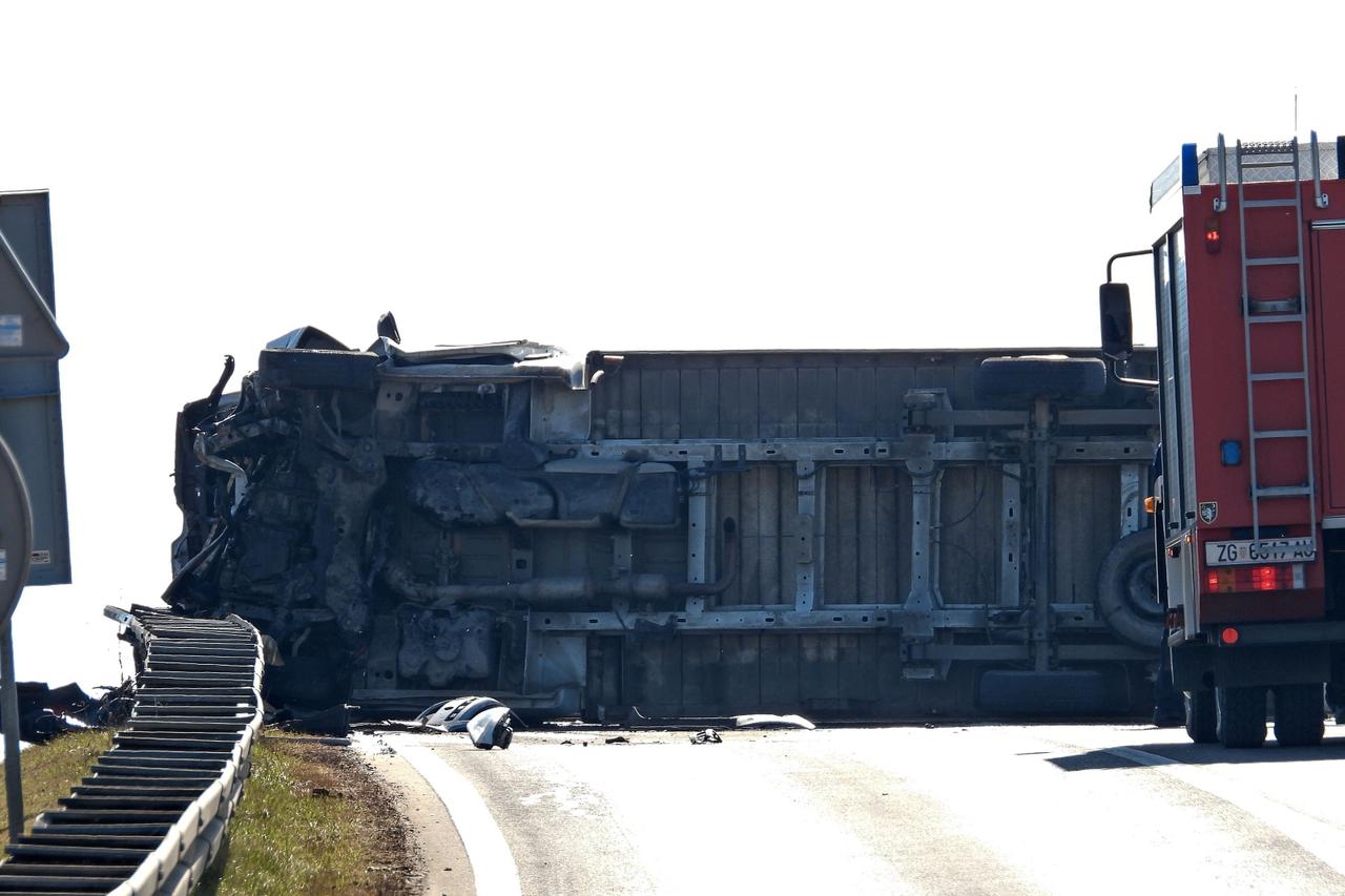 Velika Gorica: U sudaru kamiona i automobila jedna osoba poginula