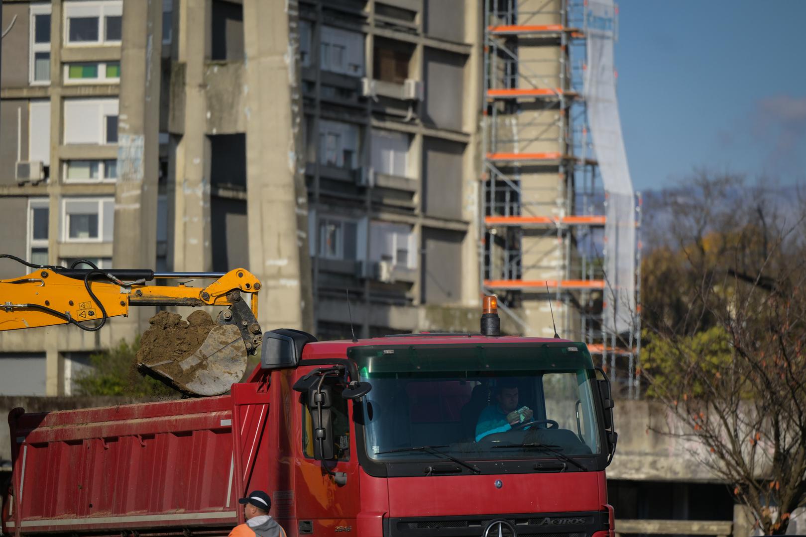 Zeleno svjetlo za smjer istok-zapad produžit će se s 30 na 80 sekundi, a semaforski ciklus na 120 sekundi. Cilj je dostići protočnost od 20.000 vozila, što je dvije trećine prometa prije požara. 