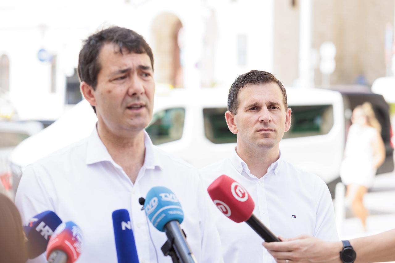 Split: Konferencija za medije kandidata za gradonačelnika Zorana Đogaša
