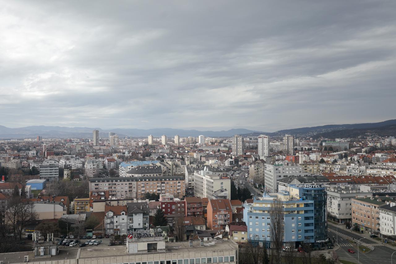 Pogled na Zagreb tijekom tmurnog dana